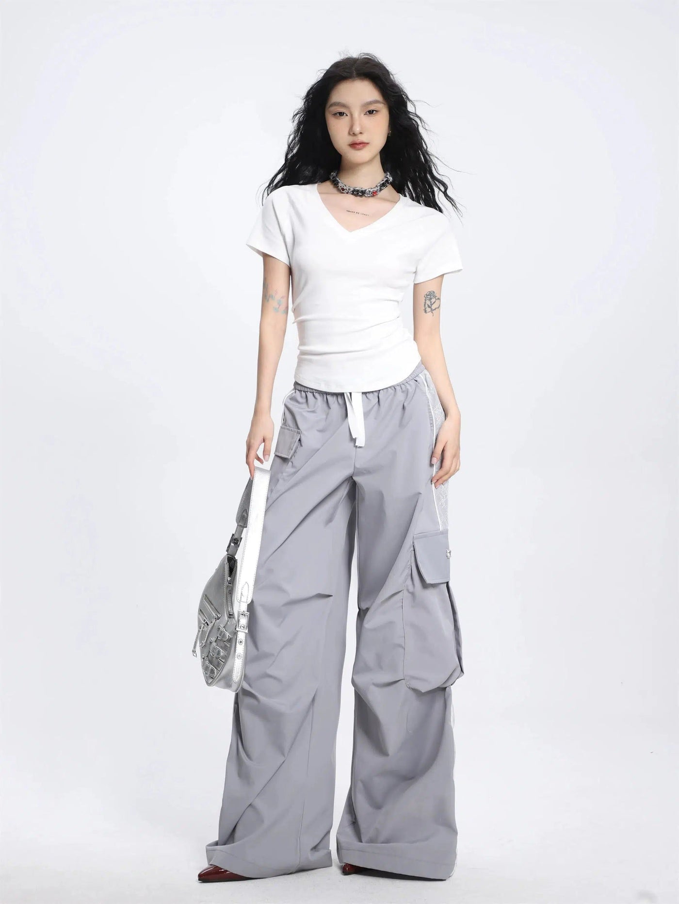 Shi Plain V-Neck Slim Fit T-Shirt-korean-fashion-T-Shirt-Shi's Closet-OH Garments