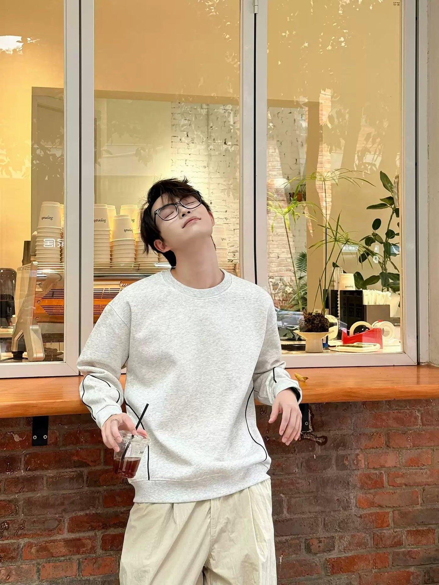 Zhou Clean Fit Contrast Piping Crewneck-korean-fashion-Crewneck-Zhou's Closet-OH Garments